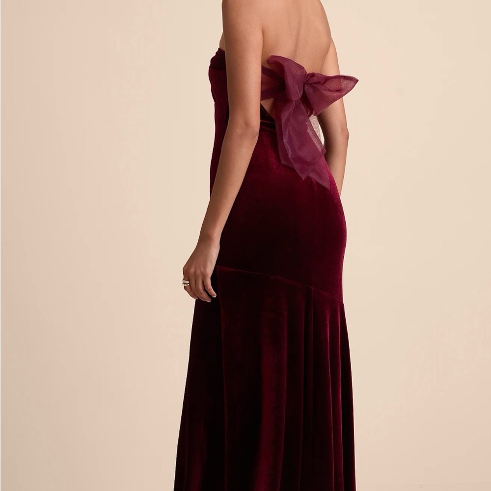 Lulu's Burgundy Velvet Backless Gown with Organza Bow